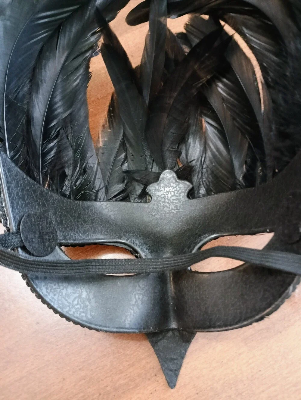 NWT Halloween/Mardi Gras Black & Iridescent Green Feathered Adult Bird Mask